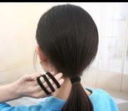 Czarne gumki do włosów dla kobiet