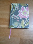 KALENDARZ 2025/2026 – EUROGRAF – ELEGANCKI NOTES Z KWIATOWYM MOTYWEM