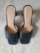 Uterqüe klapki na obsasie 40, skóra naturalna 