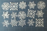 Scrapki śnieżynki 15szt 7,5cm