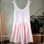 Sukienka Mohito różowa rozkloszowana 42 xl w róże roze na zamek romantic ro