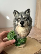 Wilk szary, figurka z wełny, rękodzieło, portret dzikiego zwierzęcia