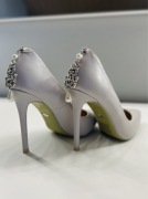 Szare szpilki ślubne z ozdobą r.36