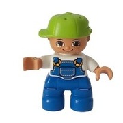 Lego Duplo ludzik chłopiec w czapce ogrodniczki
