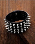 Bransoleta PIESZCZOCHA GOTH kolce ćwieki 4 rzędy