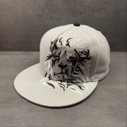 Nowa szara czapka snapback z lwem - unisex