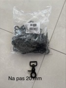 Karabińczyk czarny do taśmy 20 mm