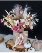 Piękny bukiet jesienny z dyniami