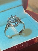 Pierścionek ze złota z diamentami