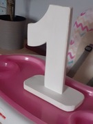 Cyfra lub litera drewniana. 