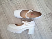 Beżowe półbuty damskie na platformie – rozmiar 39