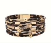 Elegancka bransoletka w panterkowy wzór, z magnetycznym zapięciem.