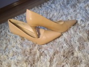 Czółenka beżowe kryte