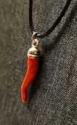 Unikalny naszyjnik z czerwonym rogiem - unisex - męski, damski, ceramika