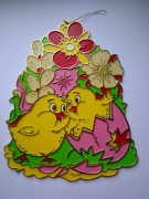 Ozdoba okienna, witaż, witrażyk wielkanocny - Kurczęta wśród kwiatów