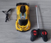 Samochód wyścigowy, sterowany za pomącą pilota