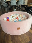 Suchy basen z kulkami 