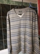 Popielata bluza w pasy