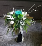 Świecznik z kompozycja świąteczna