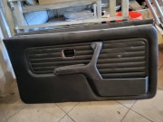 Boczki przednie tapicerki przednie wnętrza BMW E30 czarne