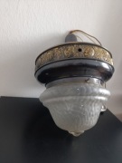 Lampa sufitowa / wisząca vintage PRL – mosiądz, szklany klosz