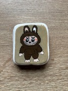 Labubu, magnes na lodówkę, malowany kamień