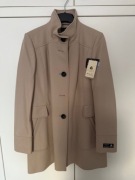 sprzedam nowy wysokiej jakosci krótki ,damski plaszcz