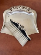 Zmiotka i szufelka do okruchów. 