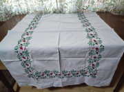 Ręcznie haftowany obrus 130x85