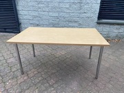 Solidny stół solidne biurko