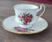 Sprzedam filiżankę porcelanową z lat 50-70, pozłacaną do kawy i herbaty 