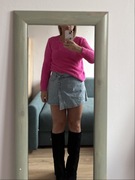 Miękki różowy sweter futrzany z dekoltem V-neck w serek