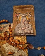 Różaniec z drewna oliwnego MB Gietrzwałdzkiej + Cudowna w + utui+  obrazek 