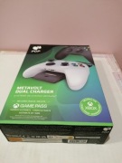 Podwójna ładowarka do padów Xbox PDP + 2 akumulatory (nowa)