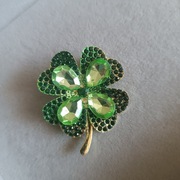 Nowa duża broszka koniczyna w złotej oprawie szafirami koniczynka, PSL 