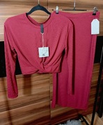 Komplet bluzka spódnica malinowy.