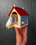 Kolorowy karmik dla ptaków domek ogrodowy balkon taras