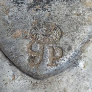 Kociołek carski sygnowany.