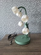 Kwiatowa lampka stołowa