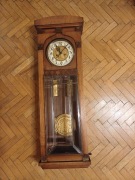 Zabytkowy zegar ścienny