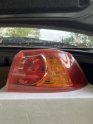 LAMPY TYLNE Mitsubishi Lancer VIII Sedan KOMPLET