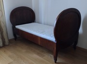 Przedwojenne łóżko drewniane z materacem