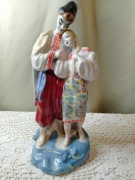 Figurka porcelanowa zakochanej pary