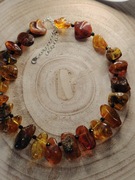 Naszyjnik z Naturalnym Bursztynem Bałtyckim i Koralikami Zielonego Piaskowc