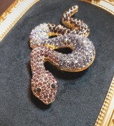 Broszka wąż wysadzany kamieniami postarzana