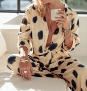 3 w 1 NODA Żyrafka firmy NUSA, nowa piżamka, dres lub outfit na co dzień