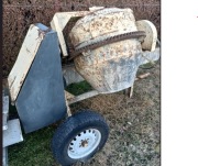 Sprzedam betoniarkę silnik 1.5KW CENA 700 ZŁ tel. 730610787