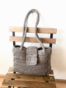 Pojemna torebka na ramię,prostokątna damska torebka zapinana.