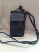 Torebka mała niebieska z efektem skóry krokodyla