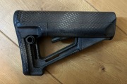 Magpul STR mil-spec black pomalowana krylon